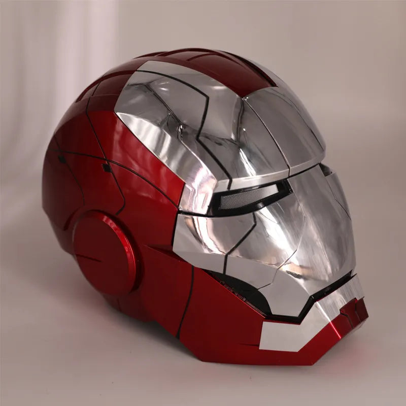 Bientôt disponible) 1:1 Casque Iron Man MK5., 1:1 Casque MK5. Masque effet  métal. Système vocal. Ouverture et fermeture du masque par commande vocale  (Version EN) Système de lumière LED., By LesVengeurs